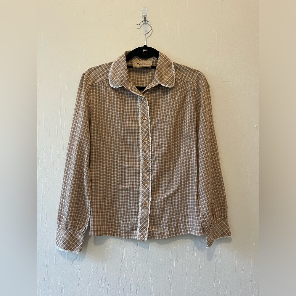 **VINTAGE** DELICATE PLAID BUTTON UP